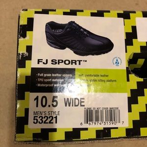 Black footjoy golf shoes